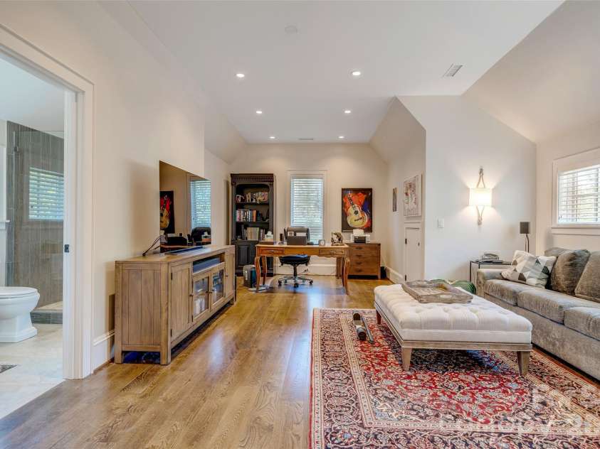 11 Beadle Lane, Asheville, NC 28803.  MLS# CAR4384747, YatesRealty ID 31270. 