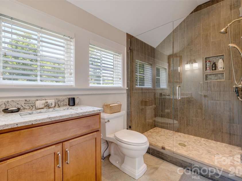 11 Beadle Lane, Asheville, NC 28803.  MLS# CAR4384747, YatesRealty ID 31270. 
