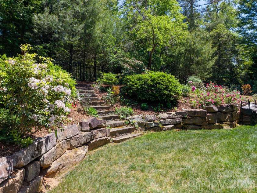11 Beadle Lane, Asheville, NC 28803.  MLS# CAR4384747, YatesRealty ID 31270. 
