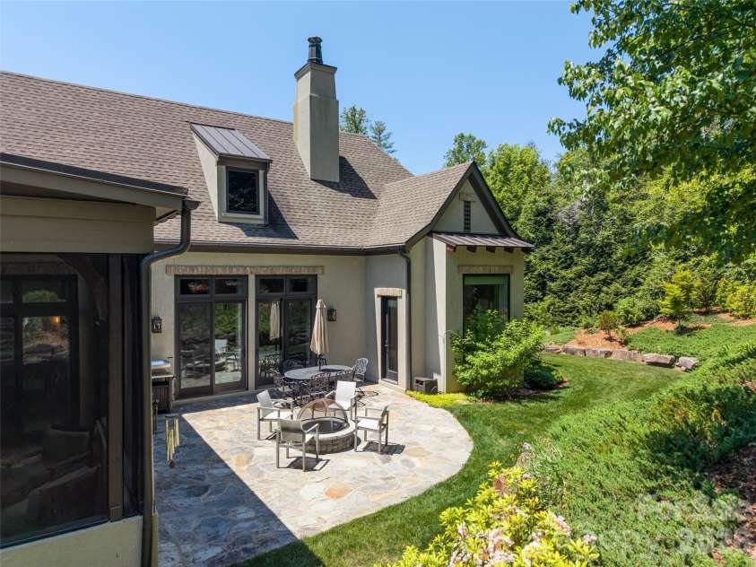 11 Beadle Lane, Asheville, NC 28803.  MLS# CAR4384747, YatesRealty ID 31270. 