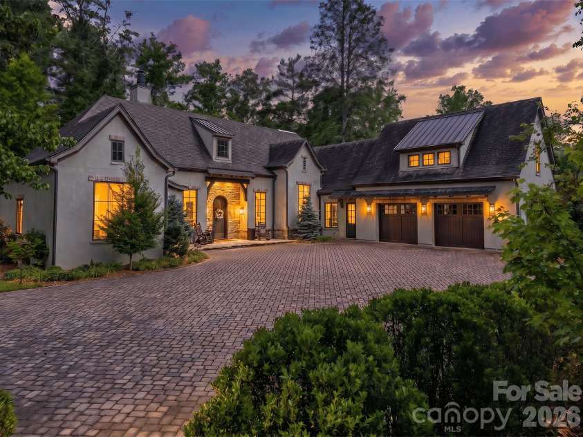 11 Beadle Lane, Asheville, NC 28803.  MLS# CAR4384747, YatesRealty ID 31270. 