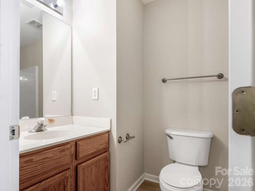 12327 Jessica Place, Charlotte, NC 28269.  MLS# CAR4394102, YatesRealty ID 31271. Full Bathroom