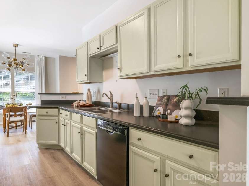 12327 Jessica Place, Charlotte, NC 28269.  MLS# CAR4394102, YatesRealty ID 31271. Kitchen