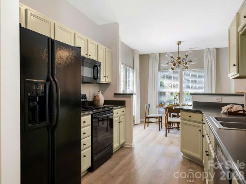 12327 Jessica Place, Charlotte, NC 28269.  MLS# CAR4394102, YatesRealty ID 31271. Kitchen