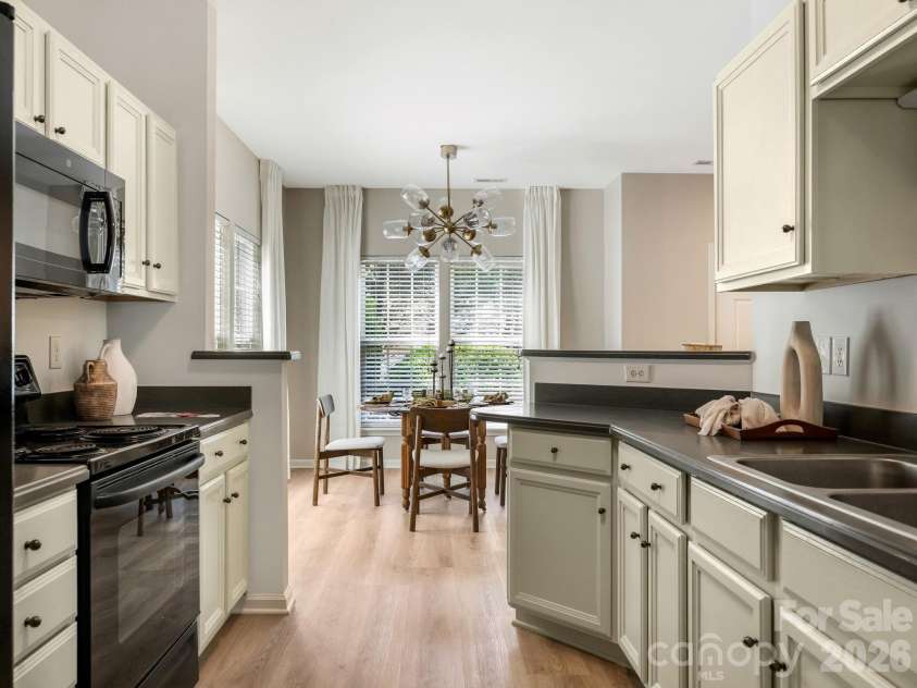 12327 Jessica Place, Charlotte, NC 28269.  MLS# CAR4394102, YatesRealty ID 31271. Kitchen