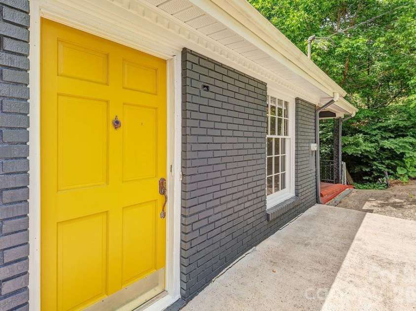 364 Pearson Drive, Asheville, NC 28801.  MLS# CAR4394273, YatesRealty ID 31272. 