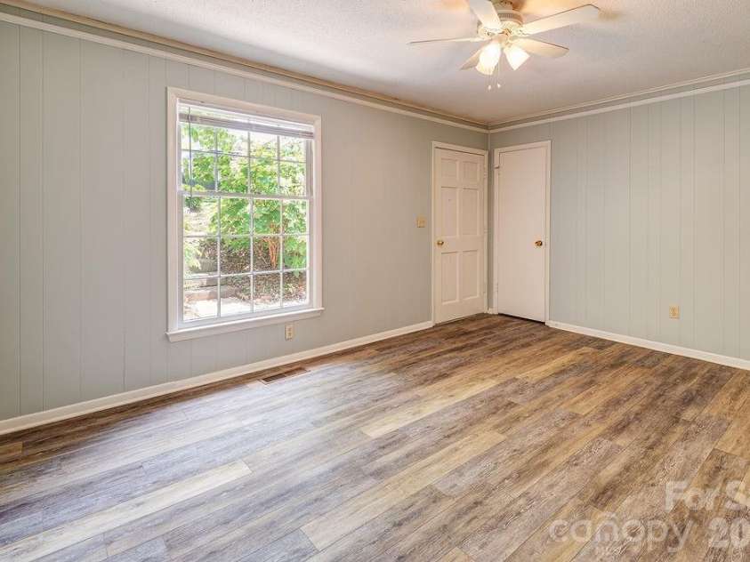 364 Pearson Drive, Asheville, NC 28801.  MLS# CAR4394273, YatesRealty ID 31272. 