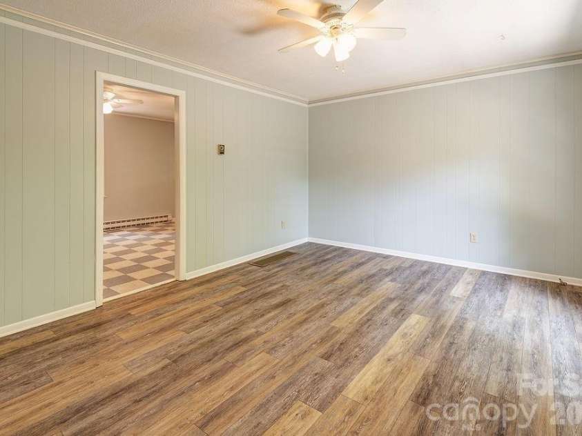 364 Pearson Drive, Asheville, NC 28801.  MLS# CAR4394273, YatesRealty ID 31272. 