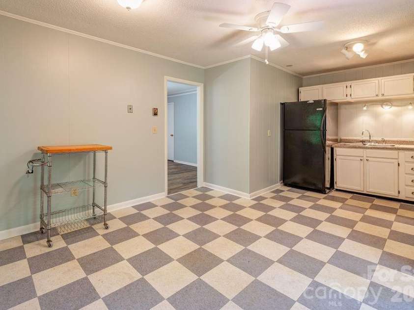 364 Pearson Drive, Asheville, NC 28801.  MLS# CAR4394273, YatesRealty ID 31272. 