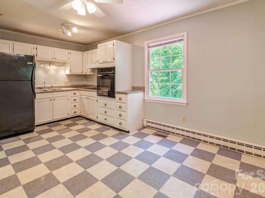 364 Pearson Drive, Asheville, NC 28801.  MLS# CAR4394273, YatesRealty ID 31272. 