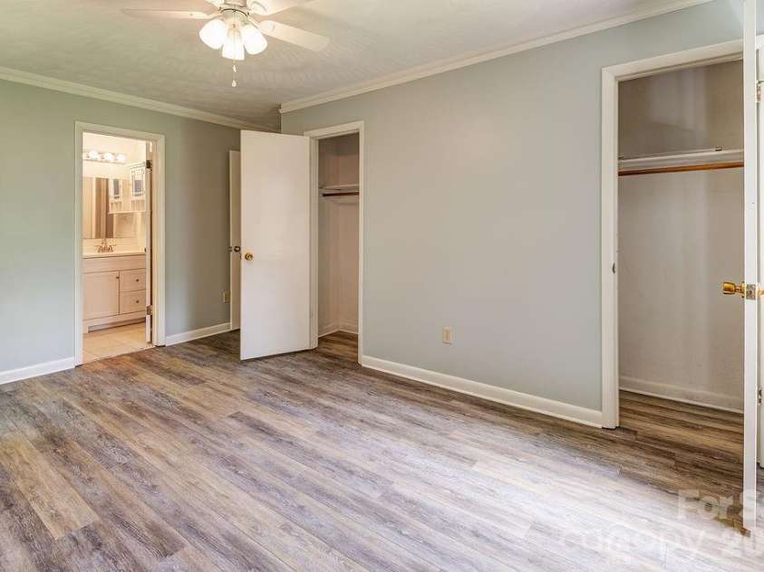 364 Pearson Drive, Asheville, NC 28801.  MLS# CAR4394273, YatesRealty ID 31272. 