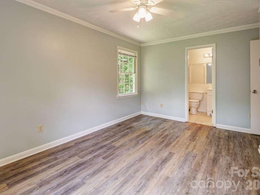 364 Pearson Drive, Asheville, NC 28801.  MLS# CAR4394273, YatesRealty ID 31272. 