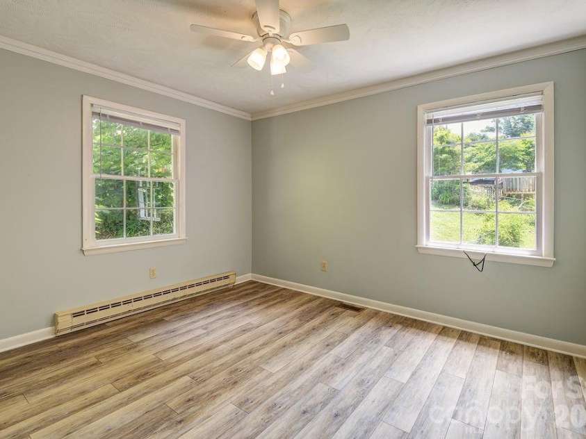 364 Pearson Drive, Asheville, NC 28801.  MLS# CAR4394273, YatesRealty ID 31272. 