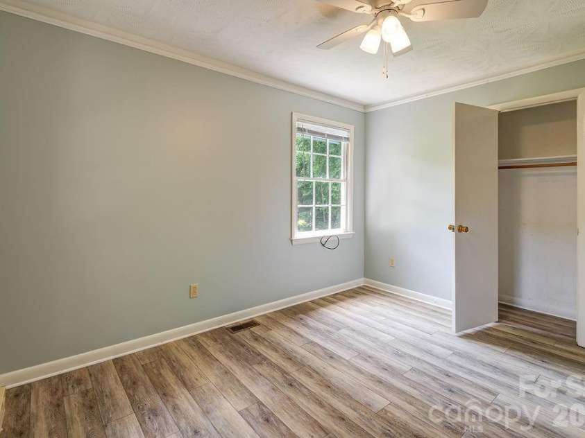 364 Pearson Drive, Asheville, NC 28801.  MLS# CAR4394273, YatesRealty ID 31272. 