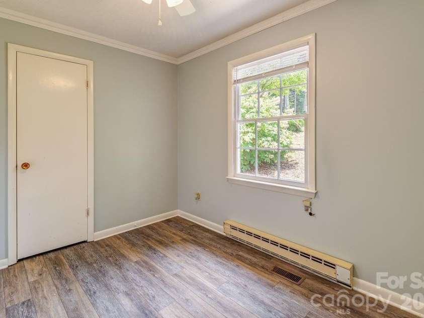 364 Pearson Drive, Asheville, NC 28801.  MLS# CAR4394273, YatesRealty ID 31272. 