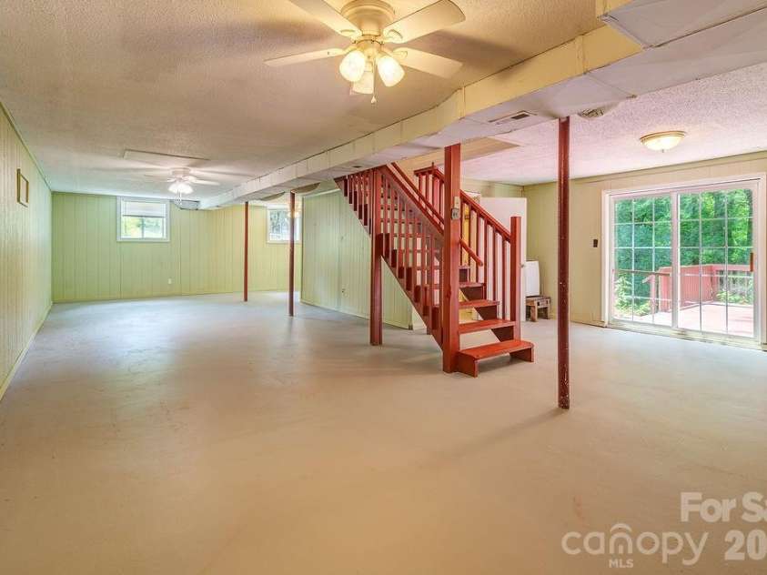 364 Pearson Drive, Asheville, NC 28801.  MLS# CAR4394273, YatesRealty ID 31272. 