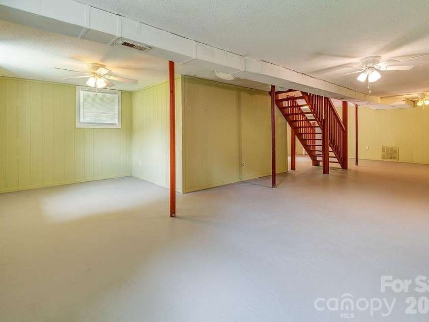 364 Pearson Drive, Asheville, NC 28801.  MLS# CAR4394273, YatesRealty ID 31272. 