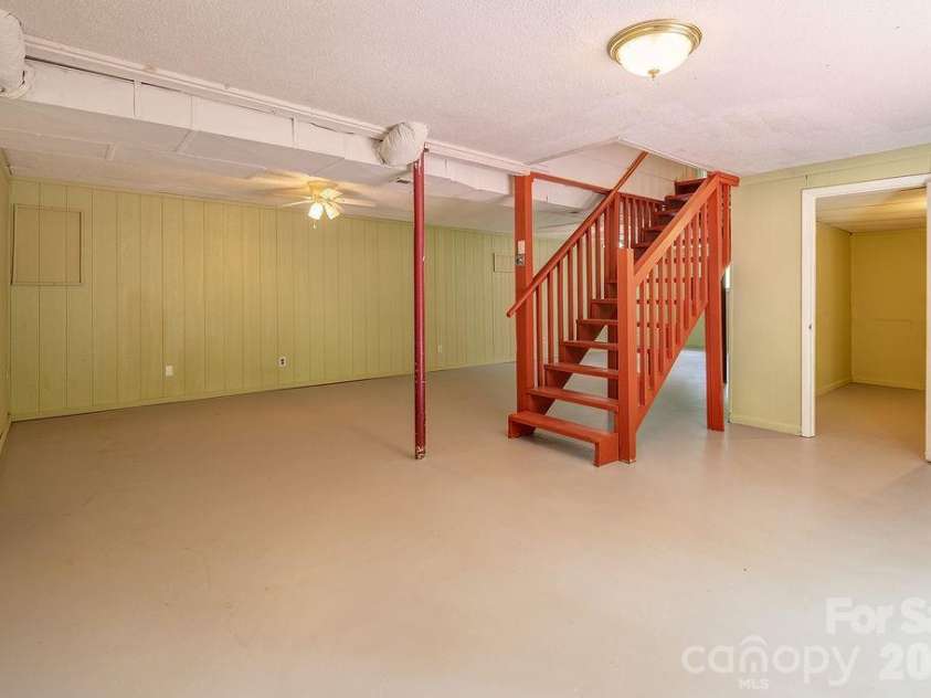 364 Pearson Drive, Asheville, NC 28801.  MLS# CAR4394273, YatesRealty ID 31272. 
