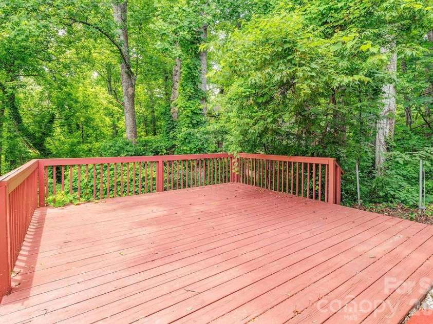 364 Pearson Drive, Asheville, NC 28801.  MLS# CAR4394273, YatesRealty ID 31272. 