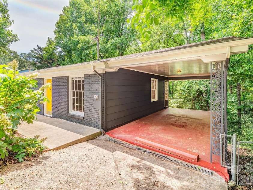 364 Pearson Drive, Asheville, NC 28801.  MLS# CAR4394273, YatesRealty ID 31272. 