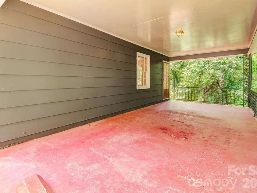 364 Pearson Drive, Asheville, NC 28801.  MLS# CAR4394273, YatesRealty ID 31272. 
