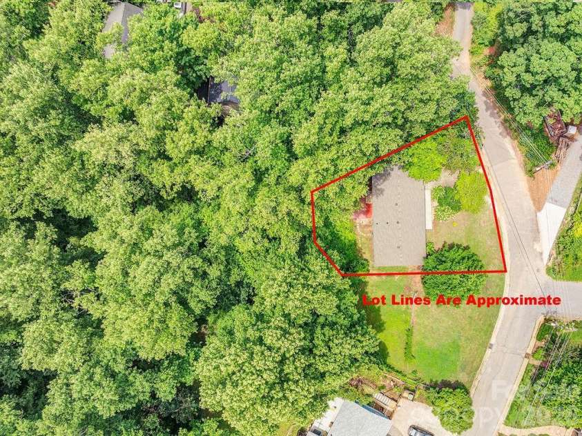 364 Pearson Drive, Asheville, NC 28801.  MLS# CAR4394273, YatesRealty ID 31272. 