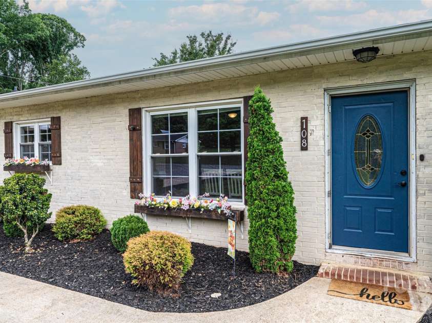108 Merrywood Drive, Lenoir, NC 28645.  MLS# CAR4395031, YatesRealty ID 31273. 