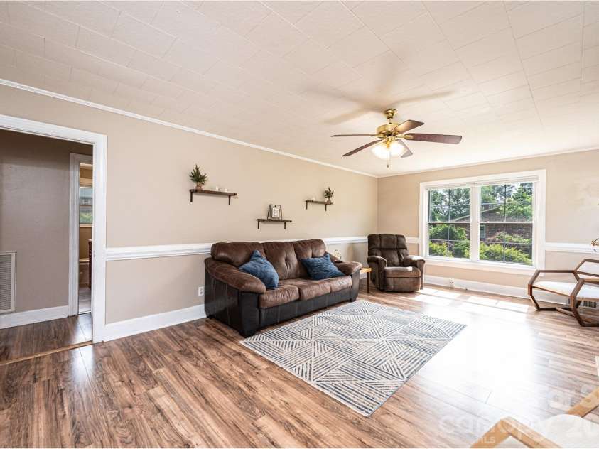 108 Merrywood Drive, Lenoir, NC 28645.  MLS# CAR4395031, YatesRealty ID 31273. 