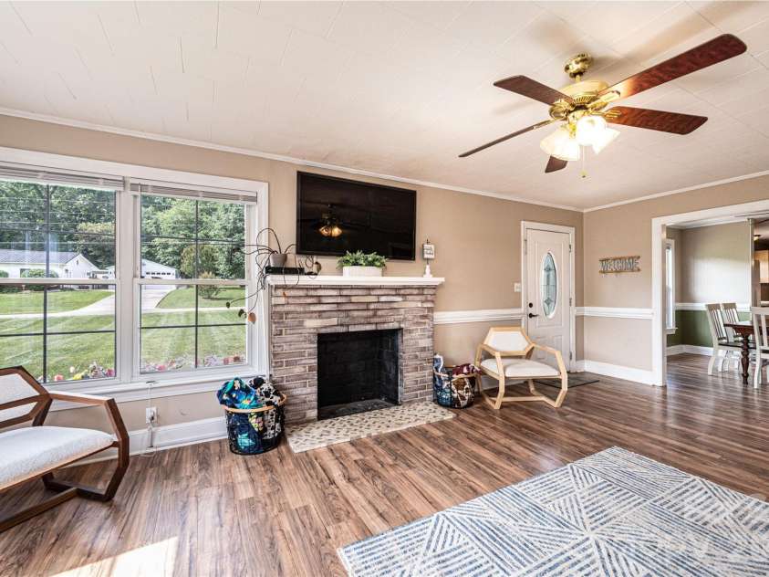 108 Merrywood Drive, Lenoir, NC 28645.  MLS# CAR4395031, YatesRealty ID 31273. 
