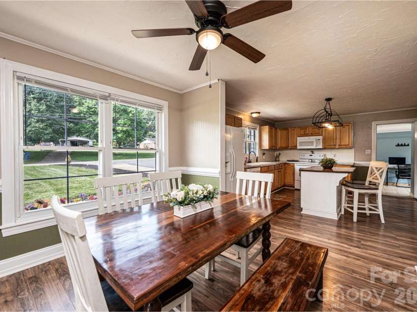 108 Merrywood Drive, Lenoir, NC 28645.  MLS# CAR4395031, YatesRealty ID 31273. 