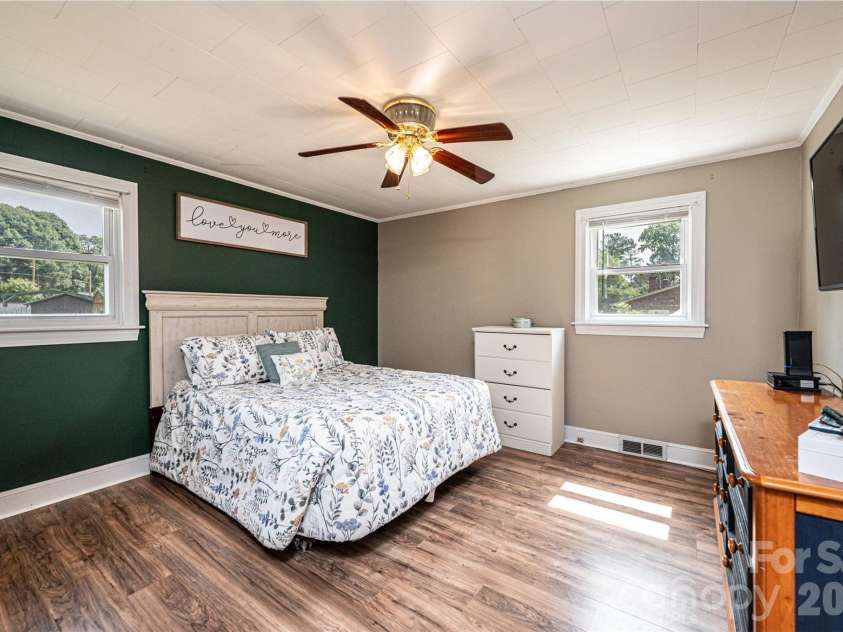108 Merrywood Drive, Lenoir, NC 28645.  MLS# CAR4395031, YatesRealty ID 31273. 