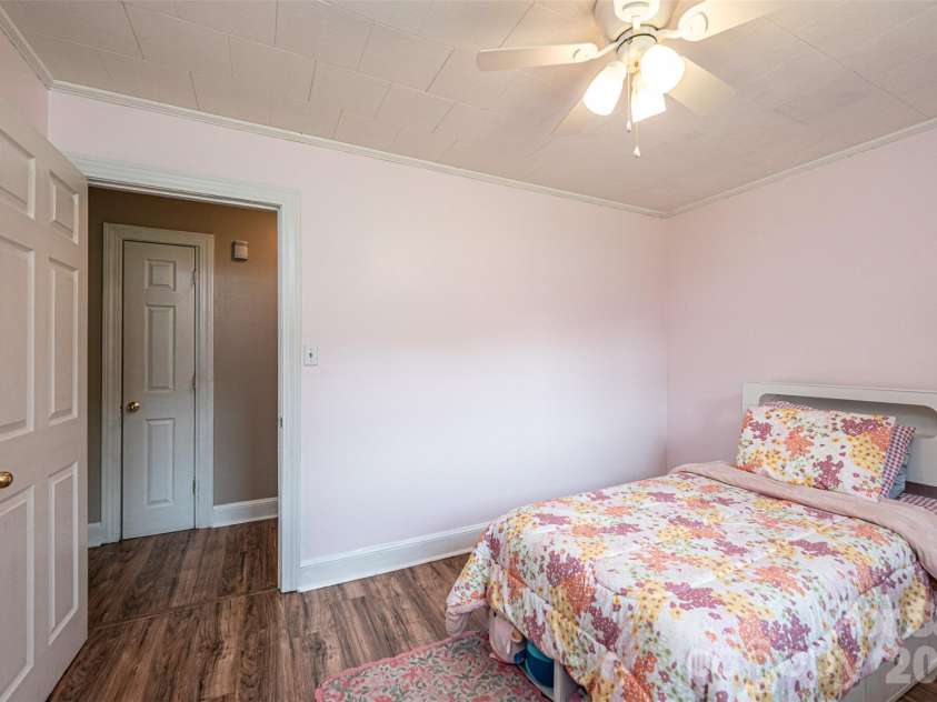 108 Merrywood Drive, Lenoir, NC 28645.  MLS# CAR4395031, YatesRealty ID 31273. 