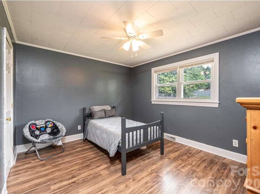108 Merrywood Drive, Lenoir, NC 28645.  MLS# CAR4395031, YatesRealty ID 31273. 