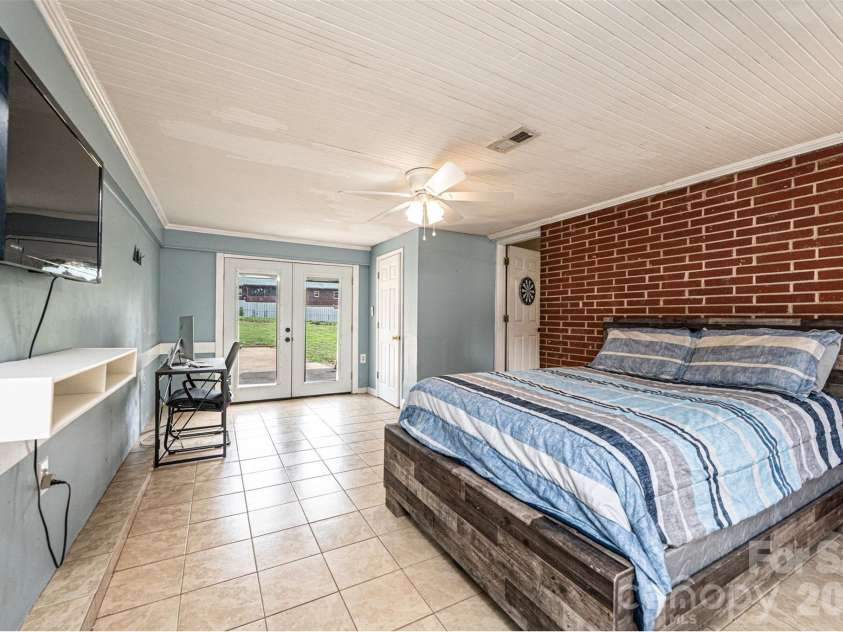 108 Merrywood Drive, Lenoir, NC 28645.  MLS# CAR4395031, YatesRealty ID 31273. 