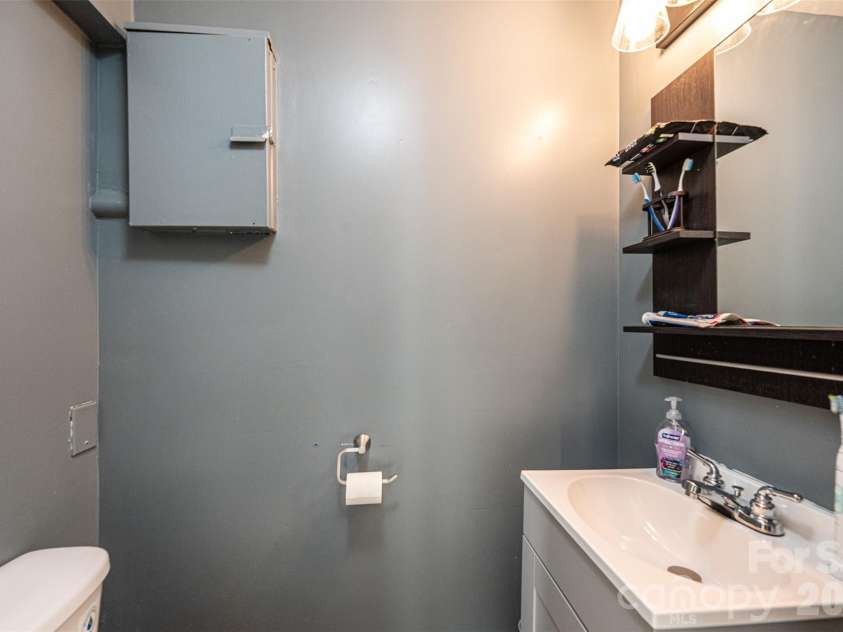 108 Merrywood Drive, Lenoir, NC 28645.  MLS# CAR4395031, YatesRealty ID 31273. 