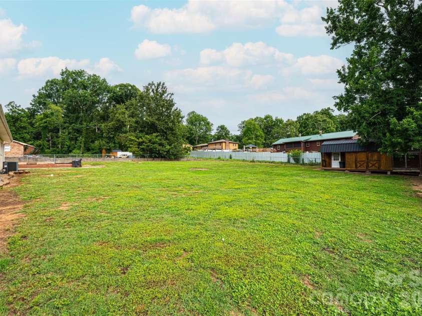 108 Merrywood Drive, Lenoir, NC 28645.  MLS# CAR4395031, YatesRealty ID 31273. 