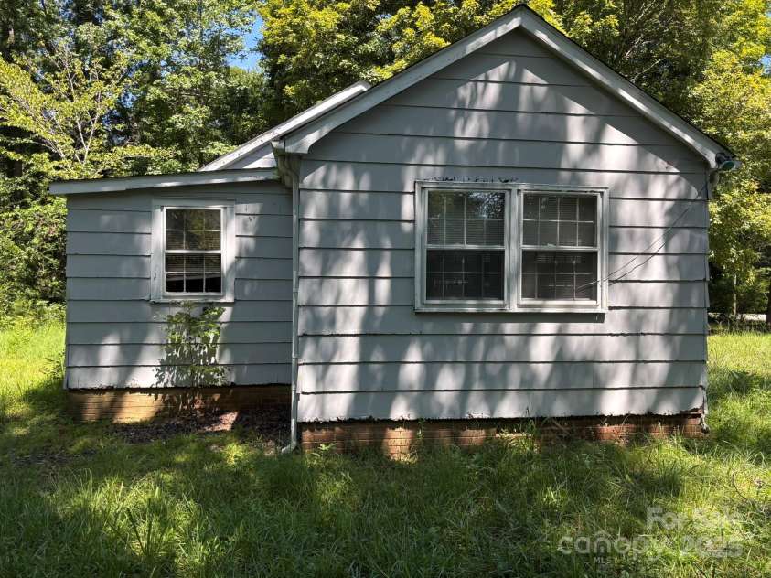 519 Main Street, Mount Gilead, NC 27306.  MLS# CAR4289113, YatesRealty ID 31273. 