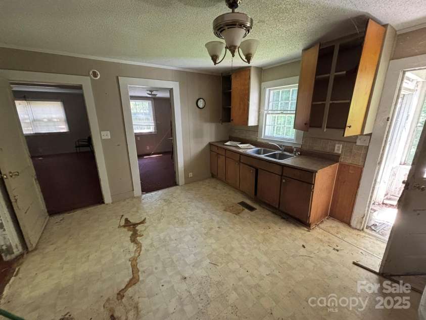 519 Main Street, Mount Gilead, NC 27306.  MLS# CAR4289113, YatesRealty ID 31273. 