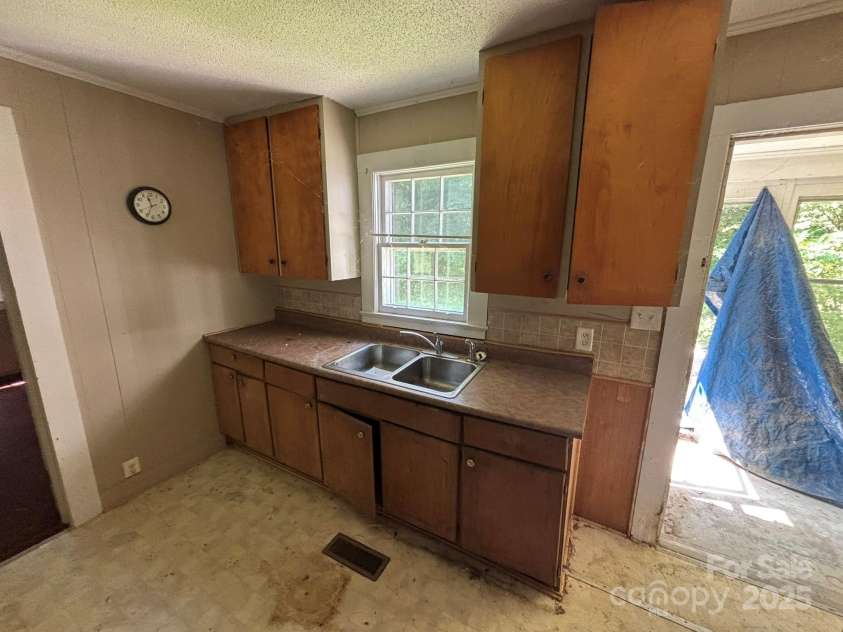 519 Main Street, Mount Gilead, NC 27306.  MLS# CAR4289113, YatesRealty ID 31273. 