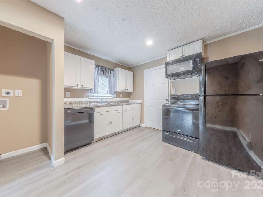 329 Arnold Street, Rock Hill, SC 29730.  MLS# CAR4281210, YatesRealty ID 31274. 