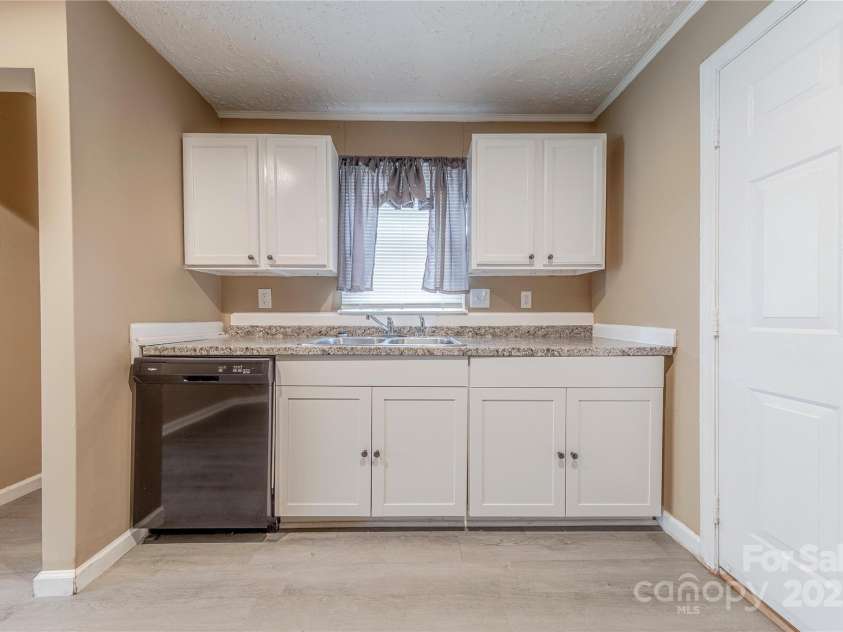 329 Arnold Street, Rock Hill, SC 29730.  MLS# CAR4281210, YatesRealty ID 31274. 