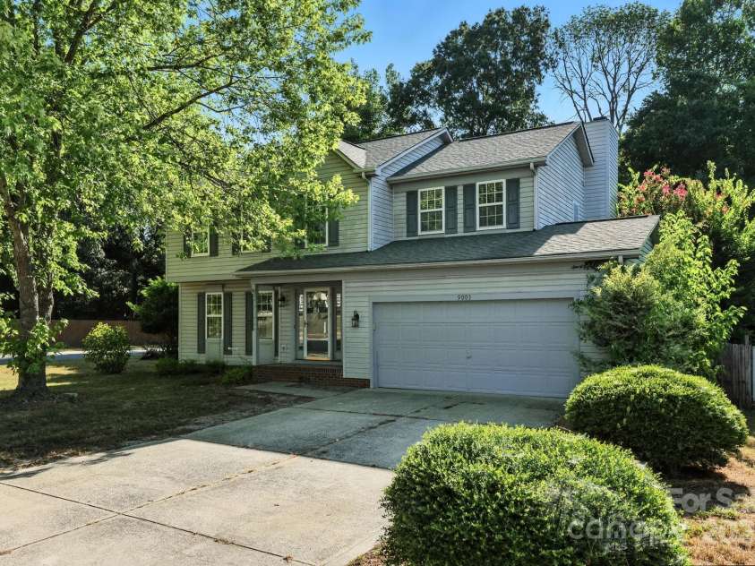 9003 Steelechase Drive, Charlotte, NC 28273.  MLS# CAR4288220, YatesRealty ID 31275. 2007 sqft Transitional Colonial is the perfect blend of modern and traditional!