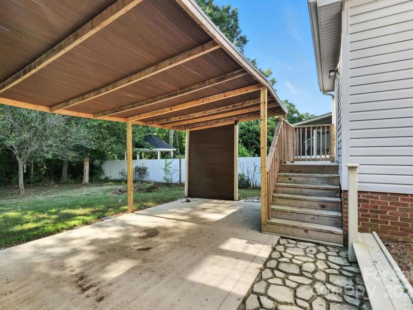 9003 Steelechase Drive, Charlotte, NC 28273.  MLS# CAR4288220, YatesRealty ID 31275. Backyard Patio