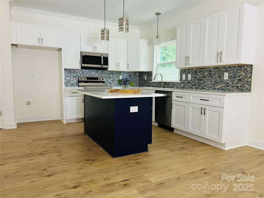 13715 Circle Drive, Charlotte, NC 28262.  MLS# CAR4282212, YatesRealty ID 31277. 