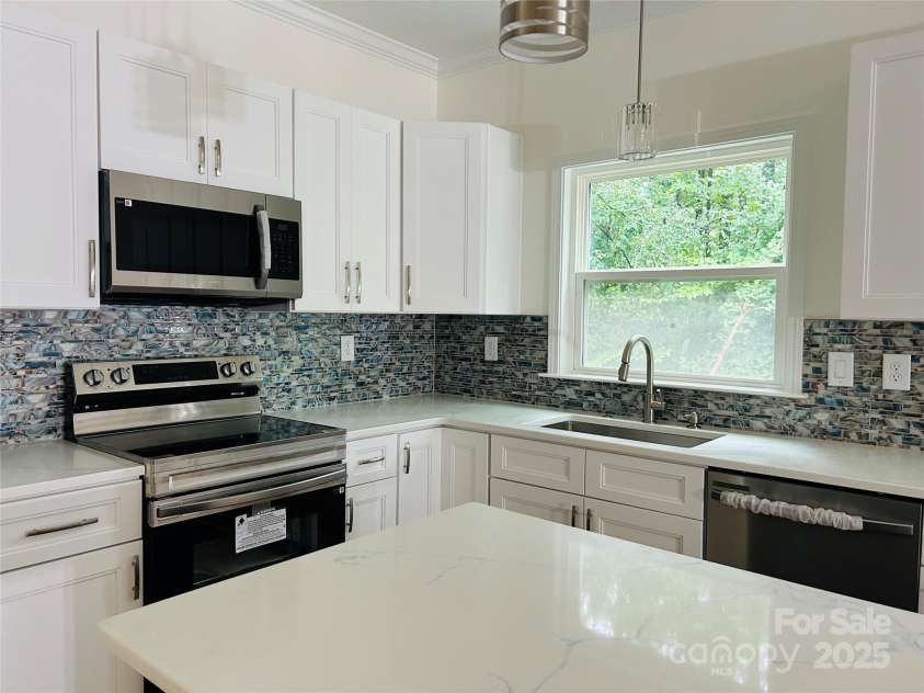 13715 Circle Drive, Charlotte, NC 28262.  MLS# CAR4282212, YatesRealty ID 31277. 