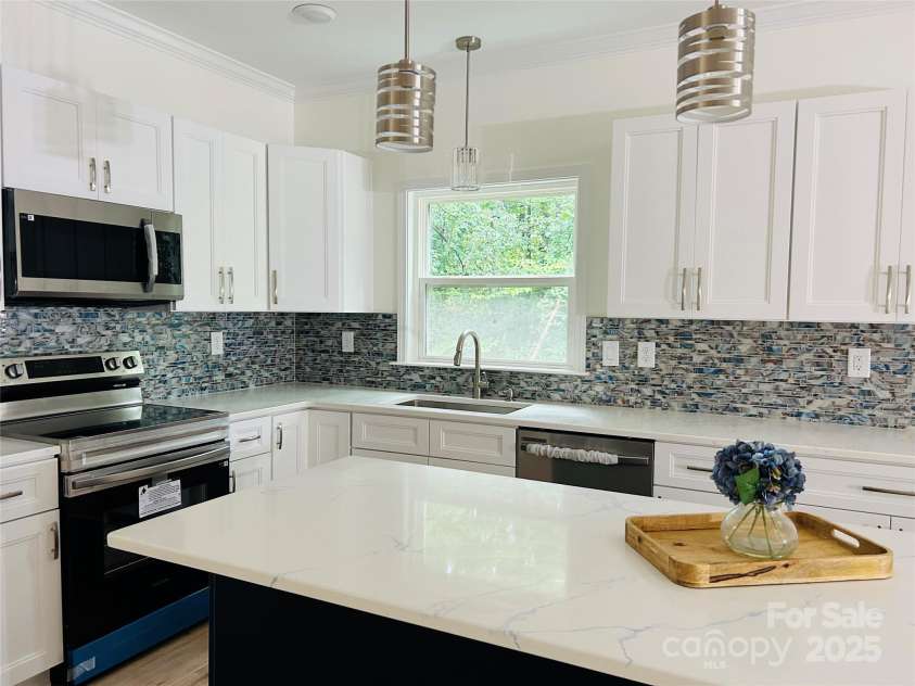 13715 Circle Drive, Charlotte, NC 28262.  MLS# CAR4282212, YatesRealty ID 31277. 