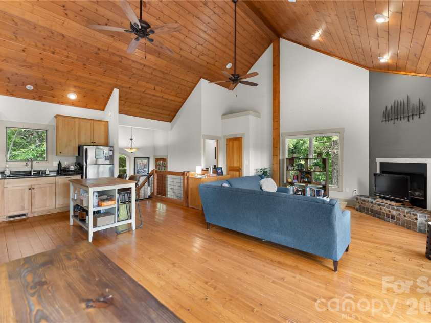 350 Winding Ridge Road, Black Mountain, NC 28711.  MLS# CAR4391914, YatesRealty ID 31277. 