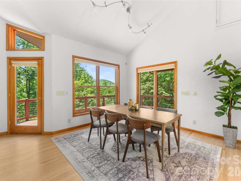 350 Winding Ridge Road, Black Mountain, NC 28711.  MLS# CAR4391914, YatesRealty ID 31277. Dining Area