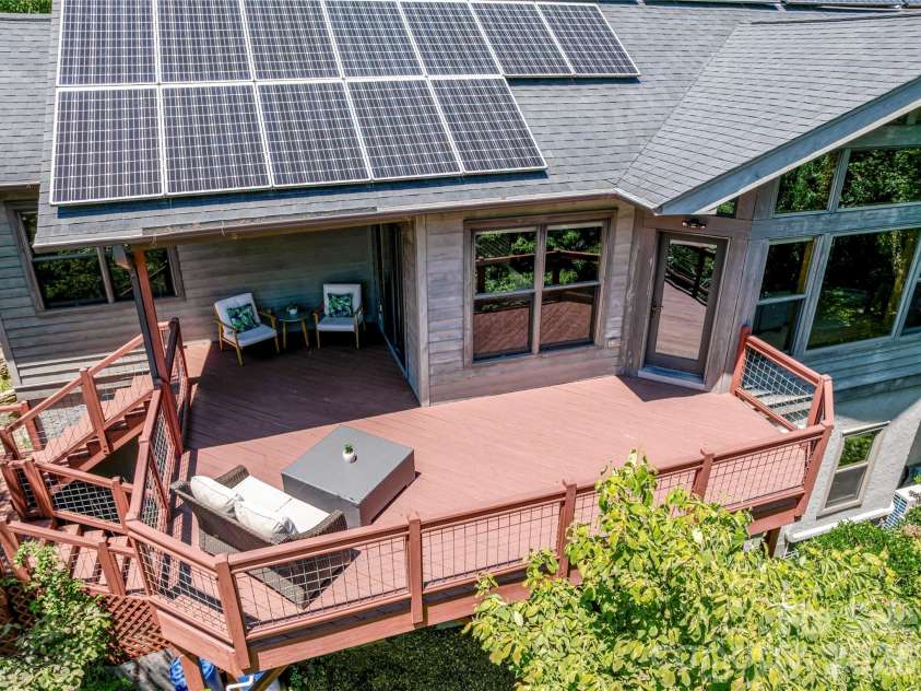 350 Winding Ridge Road, Black Mountain, NC 28711.  MLS# CAR4391914, YatesRealty ID 31277. Front deck of main house