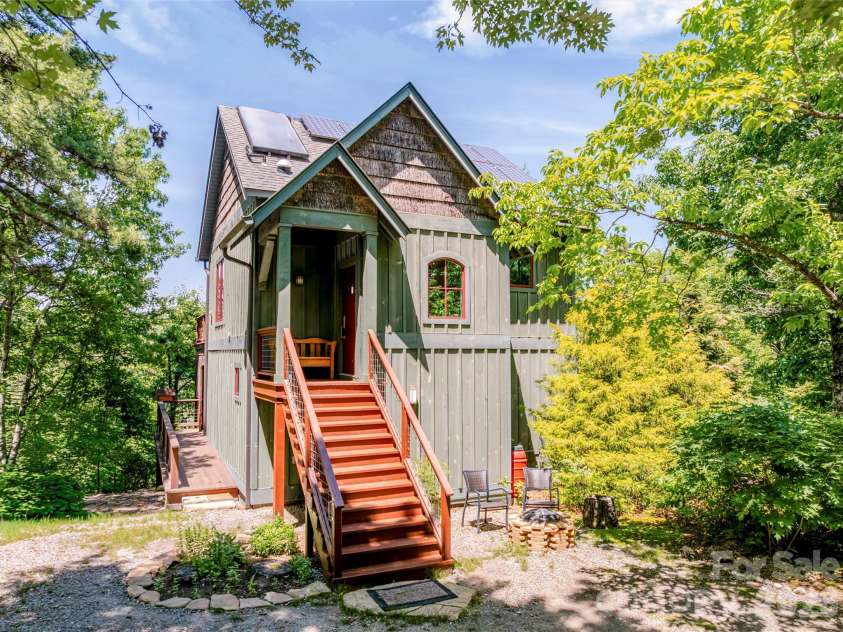 350 Winding Ridge Road, Black Mountain, NC 28711.  MLS# CAR4391914, YatesRealty ID 31277. Guest Cottage